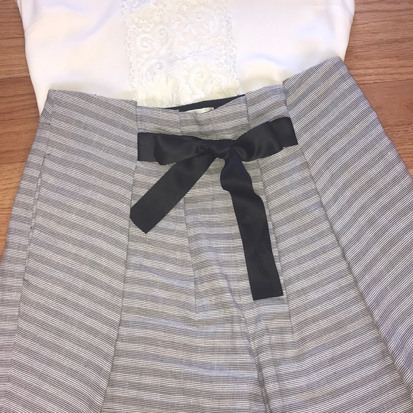 Elevenses high waisted pleated shorts - Picture 2 of 3